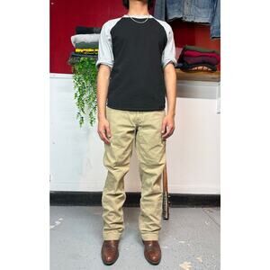 Tan insinuated Carhartt kaki pants